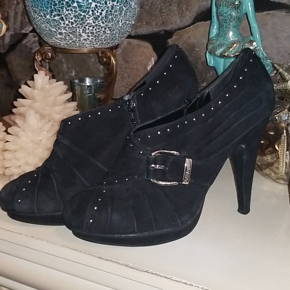 BCBGeneration Genuine BlkSuede Minska Shootie Sz10